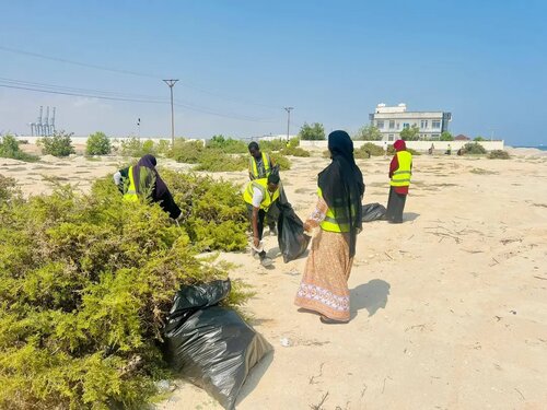 The BMA & BMFU Earth Day Beach Clean-Up Event was a powerful demonstration of community action and environmental leadership along Berbera’s coastline.

Organized by the Berbera Municipality Authority (BMA) in collaboration with the Berbera Marine and Fisheries University (BMFU), the event brought together students, local residents, environmental stakeholders, and government representatives to mark Earth Day with real impact.

During the clean-up, participants collected a total of 2,611 kilograms of waste, with approximately 90% consisting of PET bottle plastics—highlighting the growing challenge of single-use plastic pollution in coastal areas. The remaining waste included cardboard, damaged fishing nets, worn-out slippers, tents, and takeaway food containers, all of which pose serious threats to marine life and the coastal environment.

The initiative not only restored the natural beauty of Berbera’s beaches but also raised awareness about responsible waste management, recycling, and the urgent need to reduce plastic usage. It served as a practical learning experience, especially for youth, emphasizing their role in environmental conservation and sustainable development.

This successful collaboration between BMA and BMFU reflects a strong and growing commitment to protecting Berbera’s marine ecosystem and positioning the city as a leading example of coastal environmental stewardship in the region.