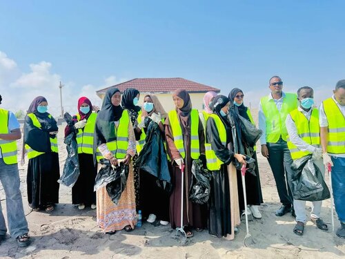 The BMA & BMFU Earth Day Beach Clean-Up Event was a powerful demonstration of community action and environmental leadership along Berbera’s coastline.

Organized by the Berbera Municipality Authority (BMA) in collaboration with the Berbera Marine and Fisheries University (BMFU), the event brought together students, local residents, environmental stakeholders, and government representatives to mark Earth Day with real impact.

During the clean-up, participants collected a total of 2,611 kilograms of waste, with approximately 90% consisting of PET bottle plastics—highlighting the growing challenge of single-use plastic pollution in coastal areas. The remaining waste included cardboard, damaged fishing nets, worn-out slippers, tents, and takeaway food containers, all of which pose serious threats to marine life and the coastal environment.

The initiative not only restored the natural beauty of Berbera’s beaches but also raised awareness about responsible waste management, recycling, and the urgent need to reduce plastic usage. It served as a practical learning experience, especially for youth, emphasizing their role in environmental conservation and sustainable development.

This successful collaboration between BMA and BMFU reflects a strong and growing commitment to protecting Berbera’s marine ecosystem and positioning the city as a leading example of coastal environmental stewardship in the region.
