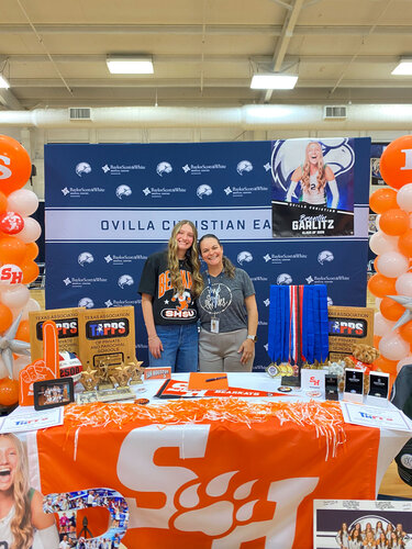 Brenlin Garlitz signs to play volleyball at Sam Houston State University