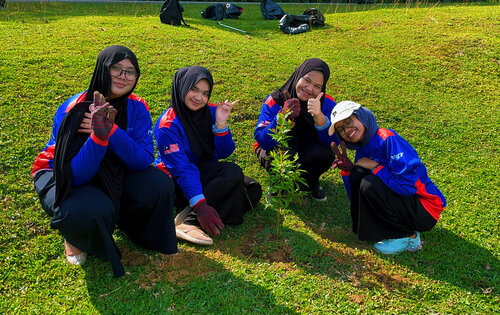 Highest appreciation and heartfelt thanks are extended to the co-organisers, Majlis Daerah Batu Gajah, as well as our strategic partners, KEMAS Parliament Gopeng, PERKIM Batu Gajah Branch, and Kolej Komuniti Batu Gajah, for their invaluable commitment, cooperation, support, and contributions in making the Green Generation Programme in conjunction with Earth Day 2026 a success, held at Taman Rekreasi Madani, Taman Tanjak, Batu Gajah, Perak, Malaysia.

This strong collaboration reflects the spirit of togetherness, social responsibility, and shared commitment in fostering public awareness on the importance of environmental conservation and sustaining our planet for future generations.

Indeed, the success of this programme is the result of the collective efforts of all parties who worked hand in hand, sharing expertise, energy, and ideas to realise the common goal of nurturing a more environmentally conscious community, in line with the aspirations of sustainable development.

May this strategic partnership continue to grow stronger in the future, paving the way for more green initiatives that will bring meaningful benefits to both society and the environment.