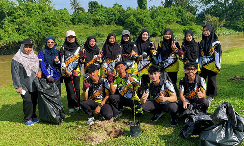 Highest appreciation and heartfelt thanks are extended to the co-organisers, Majlis Daerah Batu Gajah, as well as our strategic partners, KEMAS Parliament Gopeng, PERKIM Batu Gajah Branch, and Kolej Komuniti Batu Gajah, for their invaluable commitment, cooperation, support, and contributions in making the Green Generation Programme in conjunction with Earth Day 2026 a success, held at Taman Rekreasi Madani, Taman Tanjak, Batu Gajah, Perak, Malaysia.

This strong collaboration reflects the spirit of togetherness, social responsibility, and shared commitment in fostering public awareness on the importance of environmental conservation and sustaining our planet for future generations.

Indeed, the success of this programme is the result of the collective efforts of all parties who worked hand in hand, sharing expertise, energy, and ideas to realise the common goal of nurturing a more environmentally conscious community, in line with the aspirations of sustainable development.

May this strategic partnership continue to grow stronger in the future, paving the way for more green initiatives that will bring meaningful benefits to both society and the environment.