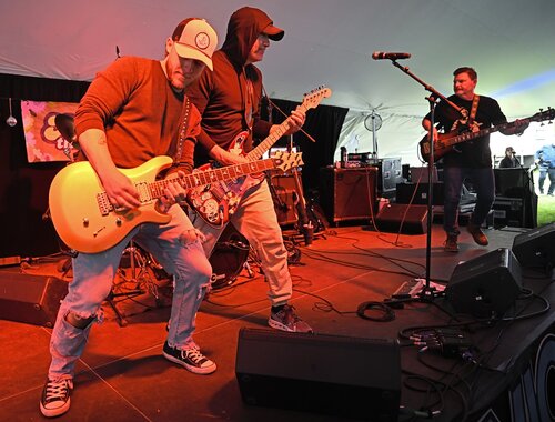Floralia: The Encore, or Re-Flo, with Wicked Peach at 2026 Reunion Saturday, May 30, 2026 on Tempel Green. (Connecticut College photos by Sean D. Elliot)