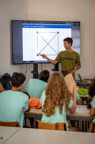 Jogos típicos das festividades da teoria dos grafos. Rúben Palma. Departamento de Matemática. DM