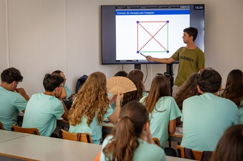 Jogos típicos das festividades da teoria dos grafos. Rúben Palma. Departamento de Matemática. DM