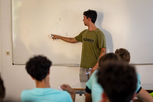 Jogos típicos das festividades da teoria dos grafos. Rúben Palma. Departamento de Matemática. DM