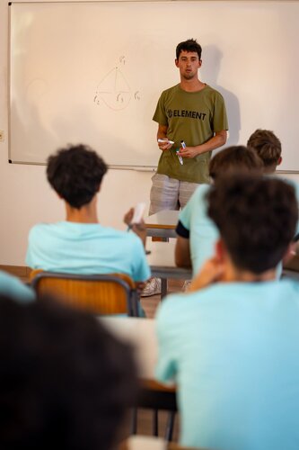 Jogos típicos das festividades da teoria dos grafos. Rúben Palma. Departamento de Matemática. DM