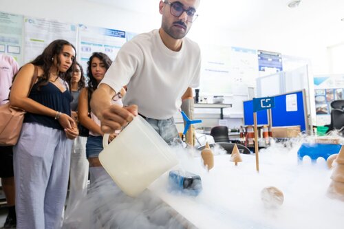 Supercondutividade: SCMaglev- comboios que levitam. Departamento de Engenharia Eletrotécnica e de Computadores, DEEC