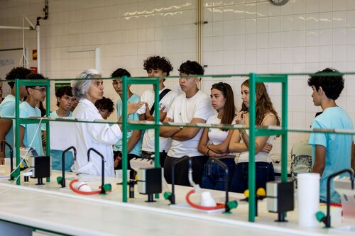 Missão Bioquímica: Descobre o Mecanismo da Enzima e a Cura nas Algas. Departamento de Química, DQ