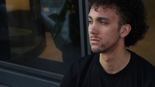 Activist chained at the doors of Sodexo in Paris