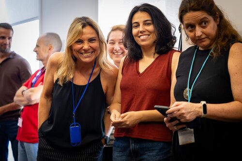 Paula Almeida, Adriana Carrasquinho