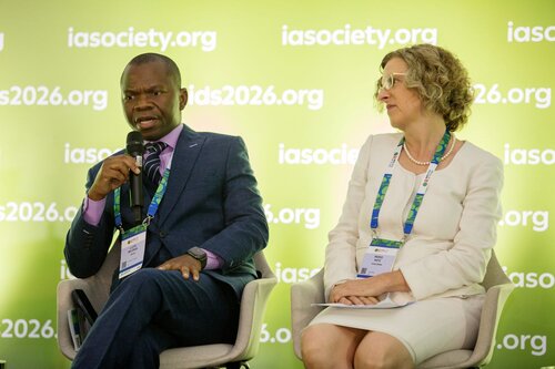 AIDS 2026, the 26th IAS Conference on HIV and AIDS. Rio de Janeiro, Brazil.
Sunday, 26 July 2026.

[PC101]. HIV prevention science & access
In the photo:  Lloyd Mulenga, Ingrid Katz

©️ Andréa Testoni / IAS