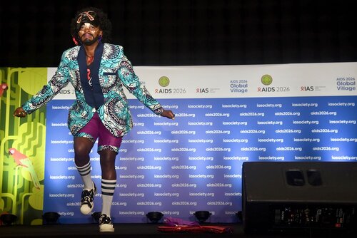 AIDS 2026, the 26th International AIDS Conference. Rio de Janeiro, Brazil.
Monday, 27 July 2026.

GVMS31. Global Village Opening Moment.
In the photo: Eric the Dragking.

© Márcia Moreira / IAS