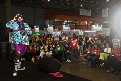 AIDS 2026, the 26th International AIDS Conference. Rio de Janeiro, Brazil.
Monday, 27 July 2026.

GVMS31. Global Village Opening Moment.
In the photo: Eric the Dragking.

© Márcia Moreira / IAS