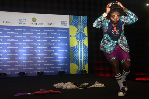 AIDS 2026, the 26th International AIDS Conference. Rio de Janeiro, Brazil.
Monday, 27 July 2026.

GVMS31. Global Village Opening Moment.
In the photo: Eric the Dragking.

© Márcia Moreira / IAS