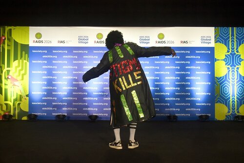 AIDS 2026, the 26th International AIDS Conference. Rio de Janeiro, Brazil.
Monday, 27 July 2026.

GVMS31. Global Village Opening Moment.
In the photo: Eric the Dragking.

© Márcia Moreira / IAS
