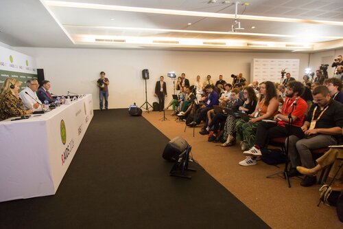AIDS 2026, the 26th International AIDS Conference. Rio de Janeiro, Brazil.
Monday, 27 July 2026

ME. Media Briefing
In the photo:  Tara Mansell, Alexandre Padilha, Tedros Adhanom Ghebreyesus, Jarbas Barbosa.

©️ Andréa Testoni / IAS