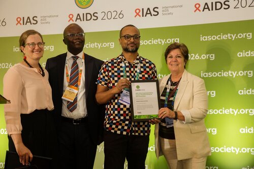 AIDS 2026, the 26th International AIDS Conference. Rio de Janeiro, Brazil.
Tuesday, 28 July 2026

OAC02. Implementation Science Research Prize in HIV Prevention in oral abstract session "From insecurity to inequity: Examining structural drivers of HIV outcomes"
In the photo: Kenneth Ngure, Adriano Queiroz da Silva, Maria Cristina Abbate

©️ Andréa Testoni / IAS