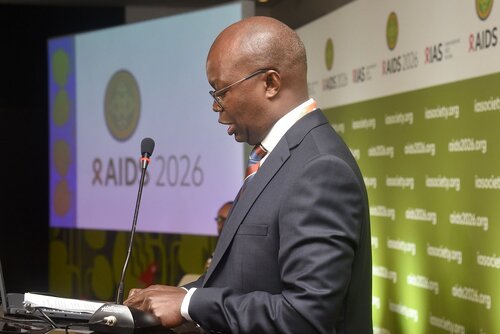 AIDS 2026, the 26th International AIDS Conference. Rio de Janeiro, Brazil.
Tuesday, 28 July 2026.

SAT26. Bridging the implementation gap: Practical insights to strengthen HIV prevention access for key populations.
In the photos: Kenneth Ngure.

© Márcia Moreira / IAS.