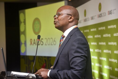 AIDS 2026, the 26th International AIDS Conference. Rio de Janeiro, Brazil.
Tuesday, 28 July 2026.

SAT26. Bridging the implementation gap: Practical insights to strengthen HIV prevention access for key populations.
In the photos: Kenneth Ngure.

© Márcia Moreira / IAS.
