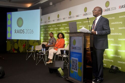 AIDS 2026, the 26th International AIDS Conference. Rio de Janeiro, Brazil.
Tuesday, 28 July 2026.

SAT26. Bridging the implementation gap: Practical insights to strengthen HIV prevention access for key populations.
In the photos: Kenneth Ngure.

© Márcia Moreira / IAS.