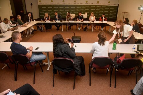 AIDS 2026, the 26th International AIDS Conference. Rio de Janeiro, Brazil.
Wednesday, 29 July 2026.

MR03. Media roundtable – Fiji: Responding to the fastest-growing epidemic in the world.
In the photos: The table.

© Márcia Moreira / IAS.