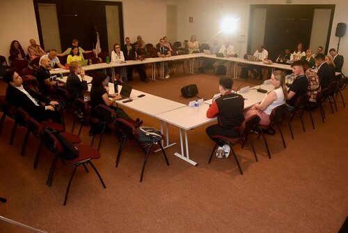 AIDS 2026, the 26th International AIDS Conference. Rio de Janeiro, Brazil.
Wednesday, 29 July 2026.

MR03. Media roundtable – Fiji: Responding to the fastest-growing epidemic in the world.
In the photos: The table.

© Márcia Moreira / IAS.