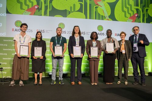 AIDS 2026, the 26th International AIDS Conference. Rio de Janeiro, Brazil.
Tuesday, 28 July 2026.

PL01. Rethink. Rebuild. Rise..
In the photo: presenters and recipients of the IAS/ANRS Lange/van Tongeren Prizes for Young Investigators

©️ Felipe Varanda / IAS