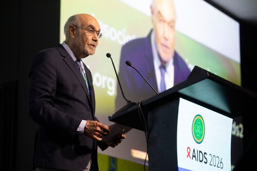 AIDS 2026, the 26th International AIDS Conference. Rio de Janeiro, Brazil.
Wednesday, 29 July 2026.

OAX11. Co-Chairs' choice session.
In the photo: Jean Willian Pape receiving the IAS President’s Award.

© Felipe Varanda / IAS