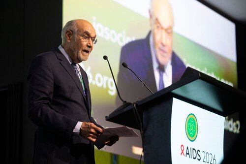 AIDS 2026, the 26th International AIDS Conference. Rio de Janeiro, Brazil.
Wednesday, 29 July 2026.

OAX11. Co-Chairs' choice session.
In the photo: Jean Willian Pape receiving the IAS President’s Award.

© Felipe Varanda / IAS