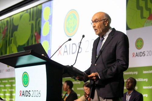 AIDS 2026, the 26th International AIDS Conference. Rio de Janeiro, Brazil.
Wednesday, 29 July 2026.

OAX11. Co-Chairs' choice session.
In the photo: Jean Willian Pape receiving the IAS President’s Award.

© Felipe Varanda / IAS