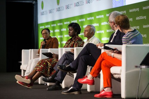 AIDS 2026, the 26th International AIDS Conference. Rio de Janeiro, Brazil.
Wednesday, 29 July 2026

SS01. After the emergency: Rebuiding sustainable access to HIV treatment and prevention.
In this photo: Nonhlanhla Ignata Ndlovu, Olayide Akanni, Yogan Pillay, Javier Padilla Bernaldez, Nora Bar.

©️ Andréa Testoni / IAS