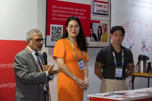 AIDS 2026, the 26th International AIDS Conference. Rio de Janeiro, Brazil.
Wednesday, 29 July 2026

MGAP. Gathering for IAS membersfrom Asia and the Pacific Islands.
In the photo: Ishwar Gilada, Rena Janamnuiasook, Rayner Kay Jin Tan.

©️ Andréa Testoni / IAS.