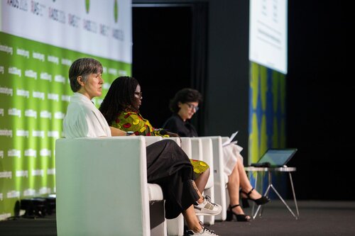 AIDS 2026, the 26th International AIDS Conference. Rio de Janeiro, Brazil.
Thursday, 30 July 2026

PL03. Breaking down silos.
In the photo: Paula Mendes Luz, Immaculate Owomugisha Bazare, Carmen Pérez Casas.

©️ Andréa Testoni / IAS