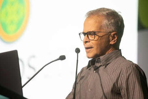AIDS 2026, the 26th International AIDS Conference. Rio de Janeiro, Brazil.
Friday, 31 July 2026.

PL05. Rapporteur report-back session.
In the photo:Carlos Brites, Federal University of Bahia, Brazil.