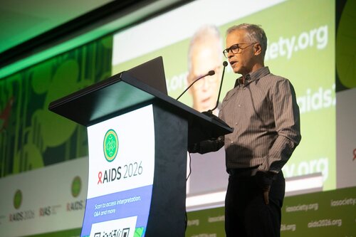 AIDS 2026, the 26th International AIDS Conference. Rio de Janeiro, Brazil.
Friday, 31 July 2026.

PL05. Rapporteur report-back session.
In the photo:Carlos Brites, Federal University of Bahia, Brazil.