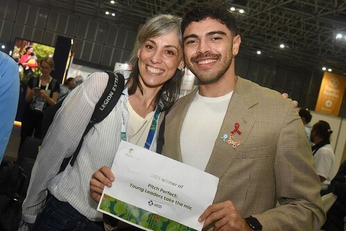 AIDS 2026, the 26th International AIDS Conference. Rio de Janeiro, Brazil.

GVMS17. Pitch Perfect: Young Leaders take the mic.
In the photo: Announcement of the winner.

© Márcia Moreira / IAS.