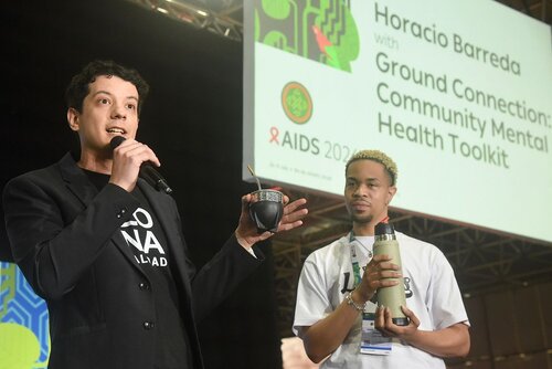 AIDS 2026, the 26th International AIDS Conference. Rio de Janeiro, Brazil.

GVMS17. Pitch Perfect: Young Leaders take the mic.
In the photo: Team pitching.

© Márcia Moreira / IAS.