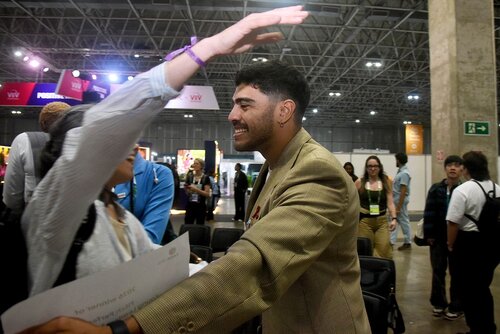 AIDS 2026, the 26th International AIDS Conference. Rio de Janeiro, Brazil.

GVMS17. Pitch Perfect: Young Leaders take the mic.
In the photo: Announcement of the winner.

© Márcia Moreira / IAS.