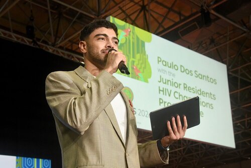 AIDS 2026, the 26th International AIDS Conference. Rio de Janeiro, Brazil.

GVMS17. Pitch Perfect: Young Leaders take the mic.
In the photo: Team pitching.

© Márcia Moreira / IAS.