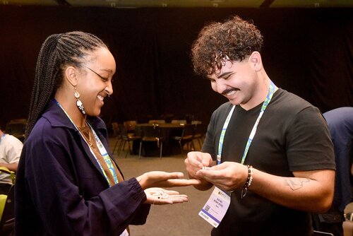 AIDS 2026., the 26th International AIDS Conference. Rio de Janeiro, Brazil.
Thursday, 30 July 2026.

WS19. Bead the change: Messages of hope from the HIV response.

© Márcia Moreira / IAS.