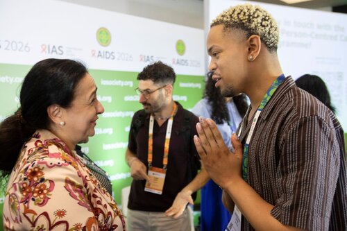 AIDS 2026, the 26th International AIDS Conference. Rio de Janeiro, Brazil.
Monday, 27 July 2026.

SAT15. Barriers and facilitators of person-centred care for key and vulnerable populations.
In the photo: Tereza Kasaeva with Princes Jauan Durbin

© Felipe Varanda / IAS
