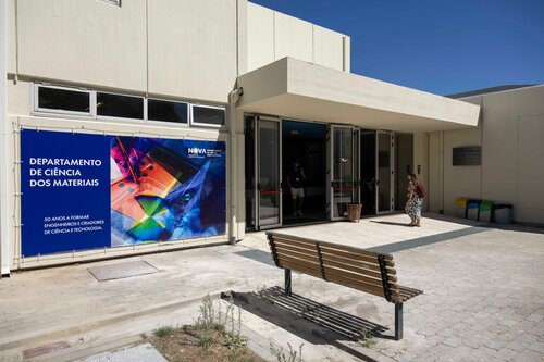 Edifício II, entrada. Departamento de Ciência dos Materiais