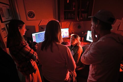 Fall Weekend, visitors view the night sky during an open house at the Olin Hall observatory Friday, October 9, 2026. Visitors were able to see the planet Saturn’s rings and moons.  (Connecticut College photos by Sean D. Elliot)